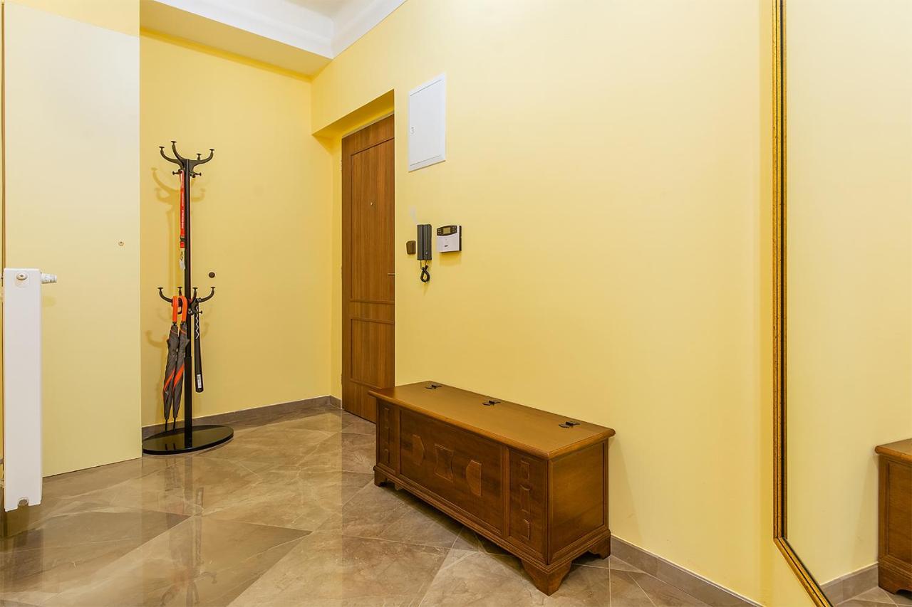 Apartment In Heart Of - 2br 2ba Elegant Downtown Prag
