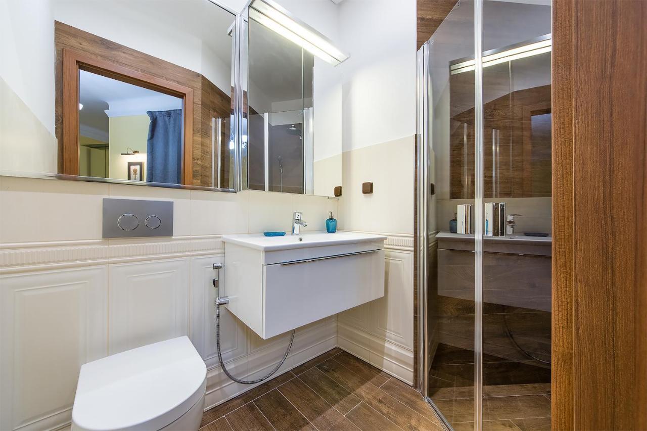 In Heart Of - 2br 2ba Elegant Downtown *
