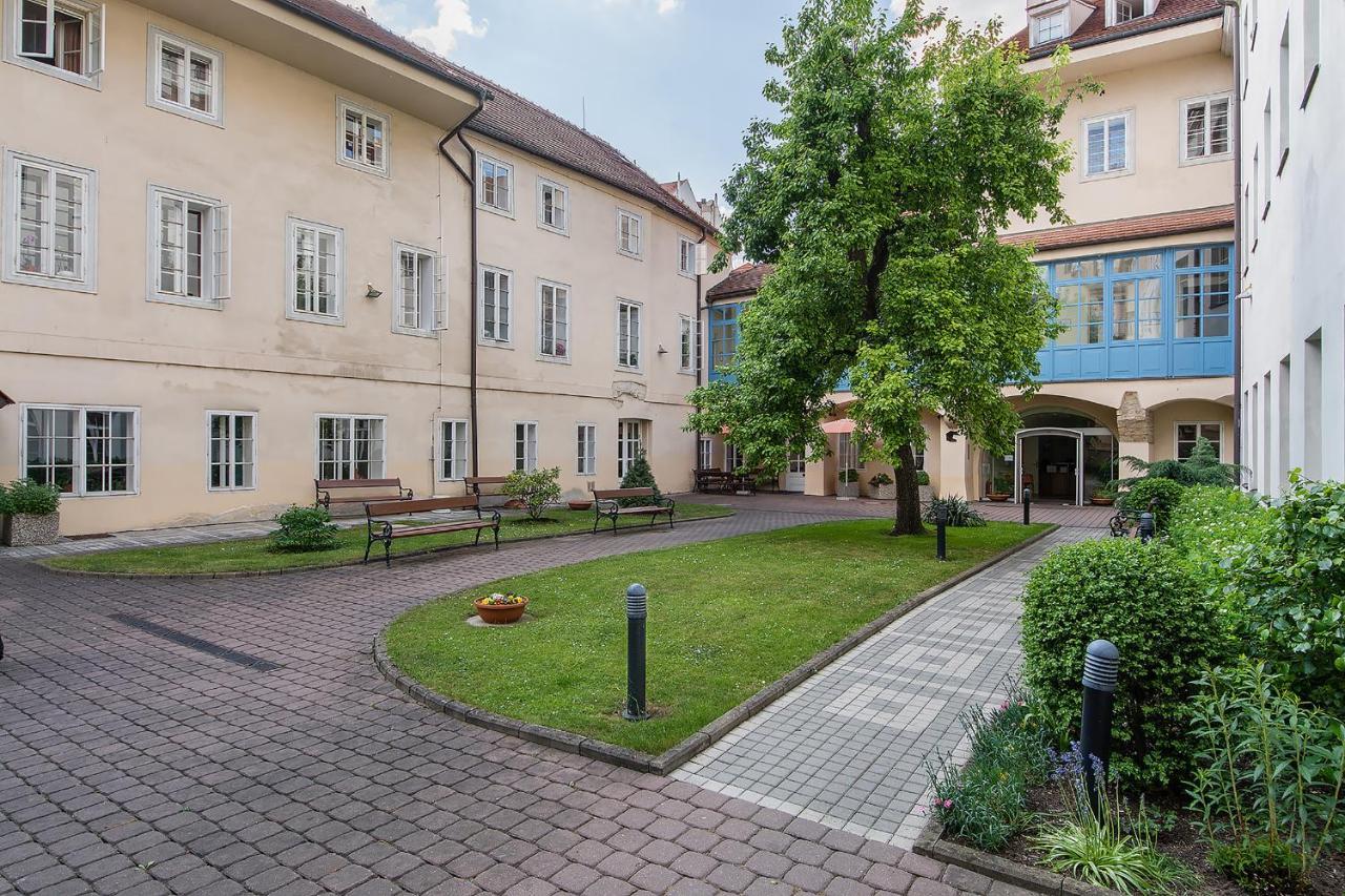 In Heart Of - 2br 2ba Elegant Downtown *